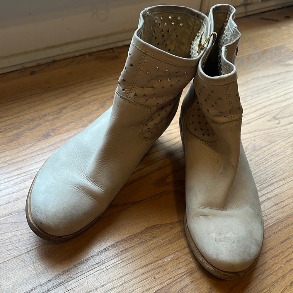 Women's Cream Ankle Boots